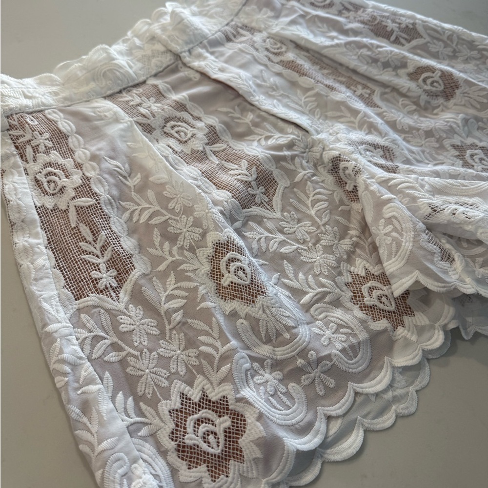 Elliatt White Lace High Waist Shorts - Picture 2 of 9